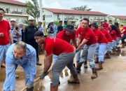 Final! Tarik Tambang Sambut May Day di PT Wanatiara Persada Berlangsung Meriah