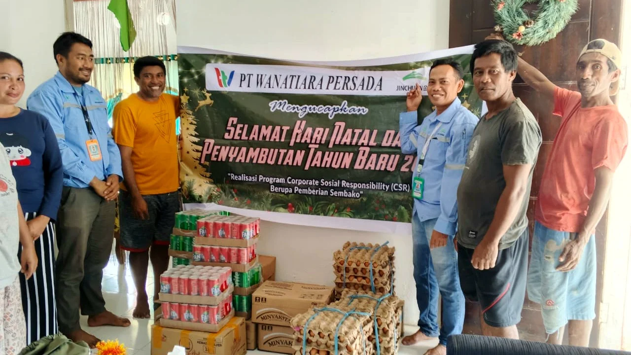 Penyaluran bantuan jelang natal 2025