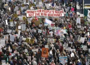 Jutaan Warga AS Turun ke Jalan Kepung Trump: Ini Perangmu Bukan Perang Kami!