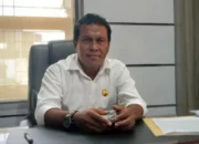 Gubernur Maluku Utara Sherly Tjoanda resmi menunjuk Kadri Laetje sebagai Plt Kepala Dinas Kelautan dan Perikanan. Penunjukan berlaku mulai 2 Juni 2026, mempertimbangkan latar belakang akademik dan pengalaman panjang Kadri di sektor perikanan.