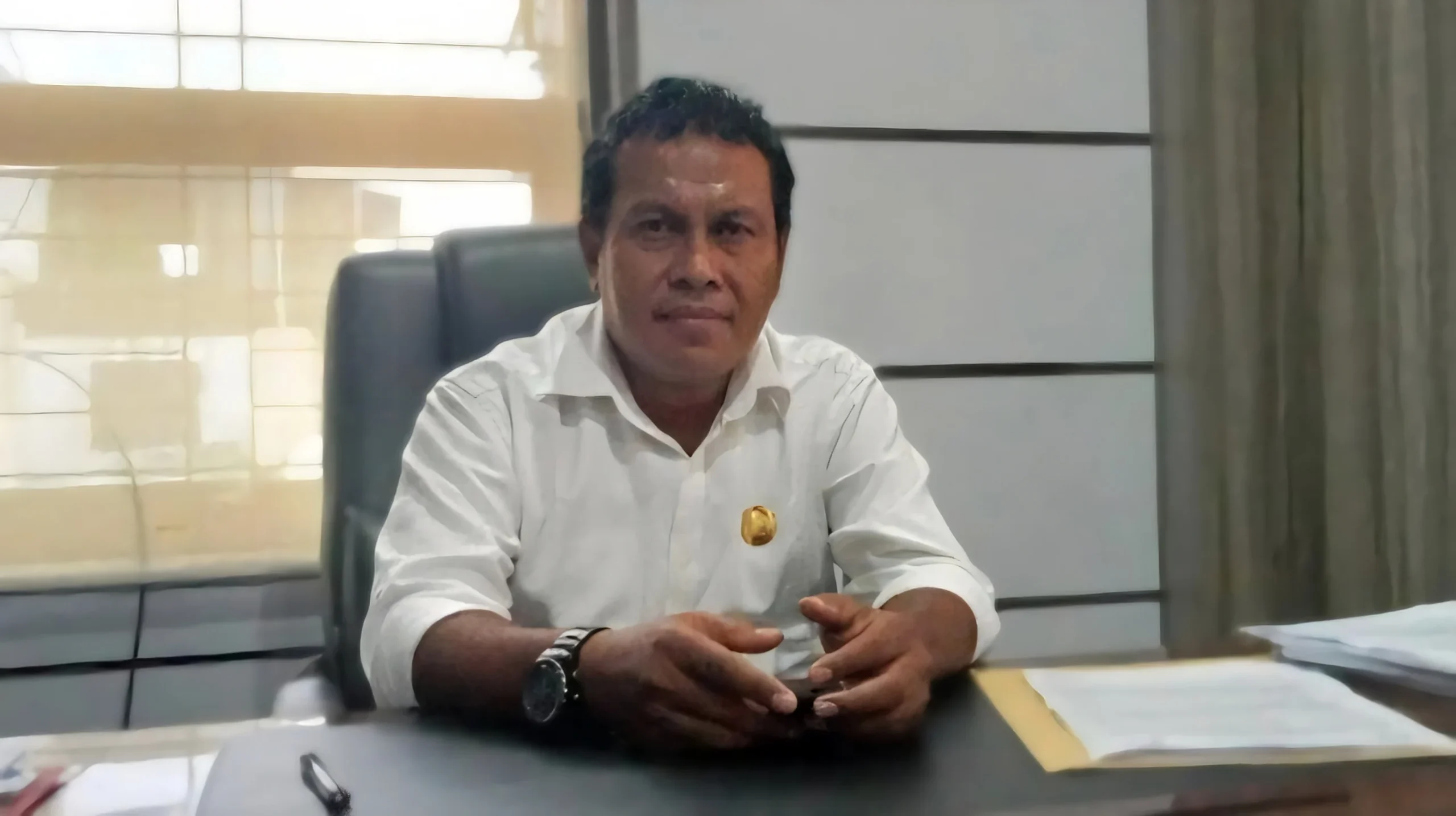 Gubernur Maluku Utara Sherly Tjoanda resmi menunjuk Kadri Laetje sebagai Plt Kepala Dinas Kelautan dan Perikanan. Penunjukan berlaku mulai 2 Juni 2026, mempertimbangkan latar belakang akademik dan pengalaman panjang Kadri di sektor perikanan.