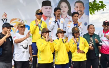 Atlet selam Halmahera Selatan, M. Ela H Iskandar, saat berhasil mengamankan medali emas pada nomor Orientasi Bawah Air (OBA) putra dalam Porprov V Malut di Pantai Pitu, Halmahera Utara, Sabtu (13/6/2026).