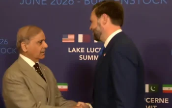 Wakil Presiden Vance tiba di Swiss untuk melakukan pembicaraan damai dengan Iran.