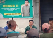 Politisi PKB Junaidi Abusama ketika berdialog dengan warga desa Batutaga kecamatan Kepulauan Botang Lomang dalam agenda Reses