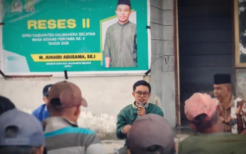 Politisi PKB Junaidi Abusama ketika berdialog dengan warga desa Batutaga kecamatan Kepulauan Botang Lomang dalam agenda Reses